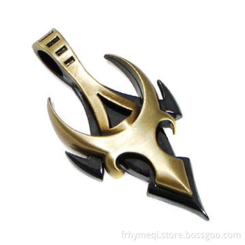 Pendant in black and bronze-colored plating